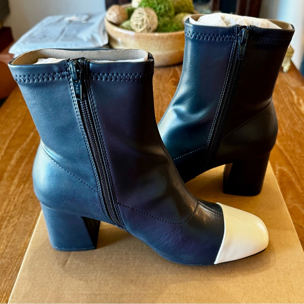 NIB navy & ivory BC Footwear Told Ya So short boots 8.5M - Picture 8 of 14